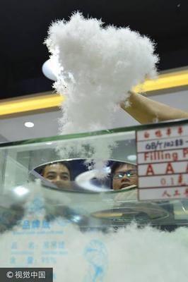 羽绒飞上天 一个小镇的产业传奇，年产值30多亿元
